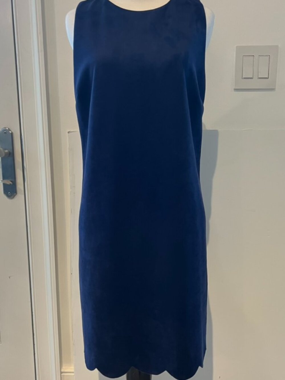 Aqua Womenâs Blue Microsuede Sleeveless Shift Dress w/Scalloped Hem, Large - Picture 2 of 9